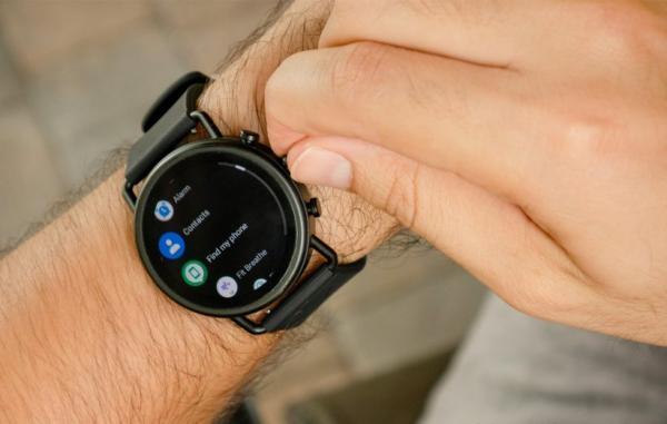 Wear OS بالاخره قابلیت پشتیبانی از دست راست را دریافت می کند Wear OS بالاخره قابلیت پشتیبانی از دست راست را دریافت می نماید