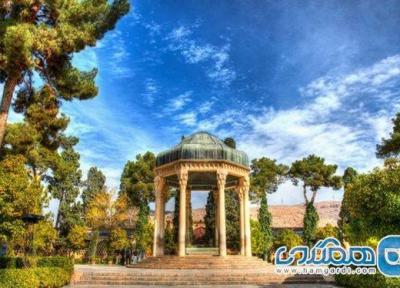 به حافظیه و سعدیه به عنوان بنای تاریخی نگاه می گردد نه مکانی برای گردشگری ادبی