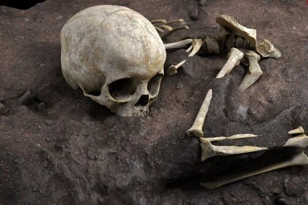 قدیمی ترین تدفین در آفریقا؛ کودک 3 ساله ای که 80000 سال پیش با بالشت و کفن دفن شد!