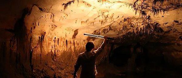 کشف نقاشی و حکاکی هایی متعلق به 2400 سال پیش در یک غار در نزدیکی والنسیا